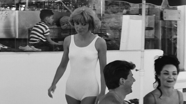 Mireille Darc nude – Galia (1966)