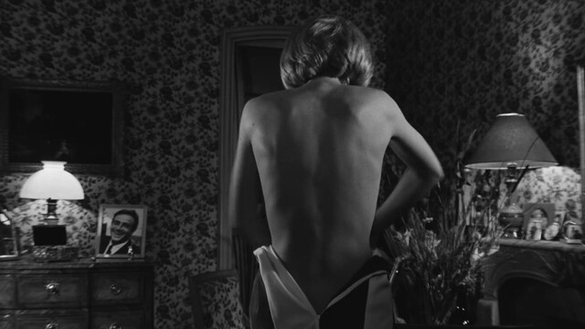 Mireille Darc nude – Galia (1966)