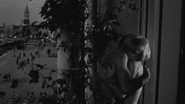 Mireille Darc nude – Galia (1966)