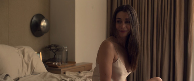 Cristin Milioti sexy – Made For Love s01e01 (2021)