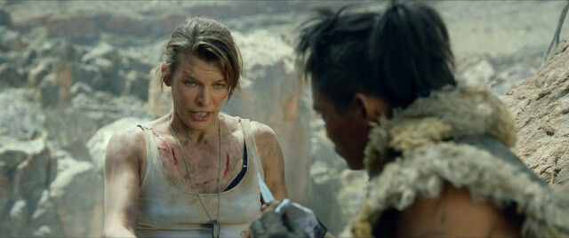 Milla Jovovich sexy – Monster Hunter (2020)