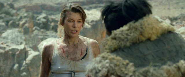 Milla Jovovich sexy – Monster Hunter (2020)