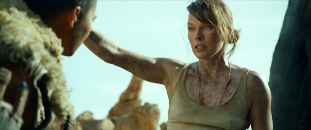 Milla Jovovich sexy – Monster Hunter (2020)