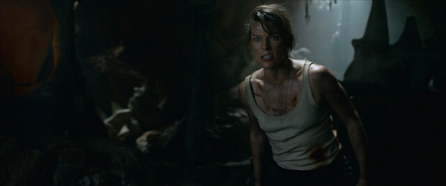 Milla Jovovich sexy – Monster Hunter (2020)