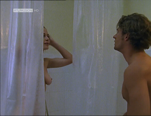 Stephanie Japp nude – S.O.S. Barracuda s01e07 (2002)