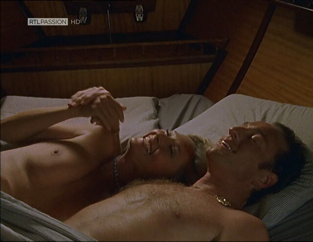 Wookie Mayer nude – S.O.S. Barracuda s01e06 (2002)