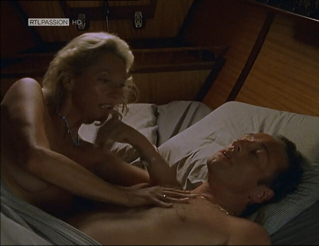 Wookie Mayer nude – S.O.S. Barracuda s01e06 (2002)