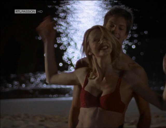 Karina Kraushaar sexy, Anja Knauer sexy, Sandra Keller sexy – S.O.S. Barracuda s01e04 (2001)