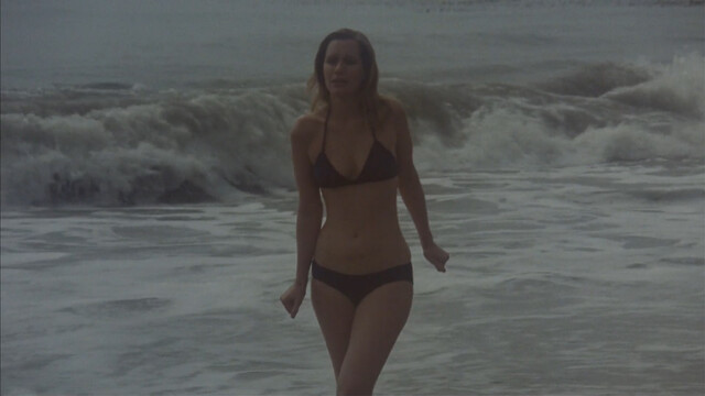 Sally Kellerman nude – A Reflection of Fear (1973)