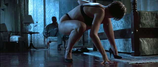 Jamie Lee Curtis sexy, Tia Carrere sexy – True Lies (1994)