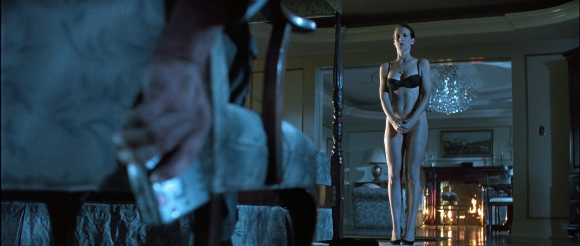 Jamie Lee Curtis sexy, Tia Carrere sexy – True Lies (1994)