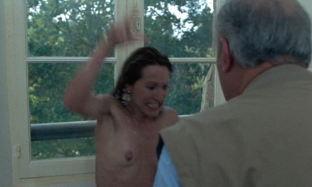 Nathalie Baye nude – En toute innocence (1988)