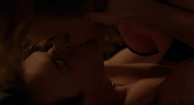 Gillian Jacobs sexy, Hannah Marks sexy – I Used to Go Here (2020)