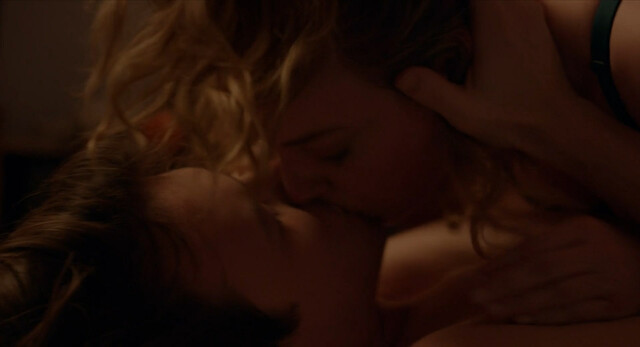 Gillian Jacobs sexy, Hannah Marks sexy – I Used to Go Here (2020)