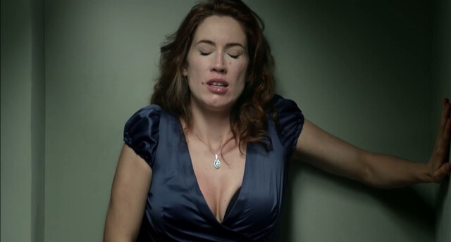 Carla Sanchez sexy – La senora Brackets, la ninera, el nieto bastardo y Emma Suarez (2014)