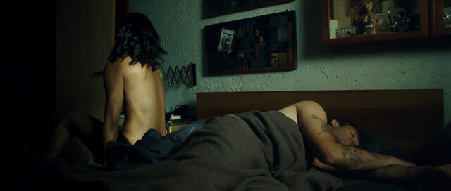 Zoe Saldana nude – Colombiana (2011)