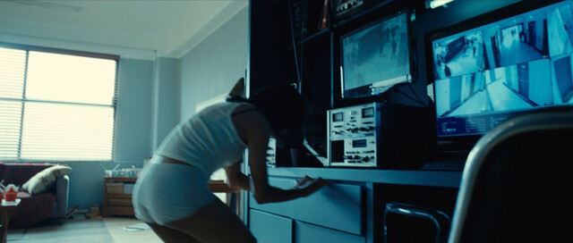 Zoe Saldana nude – Colombiana (2011)