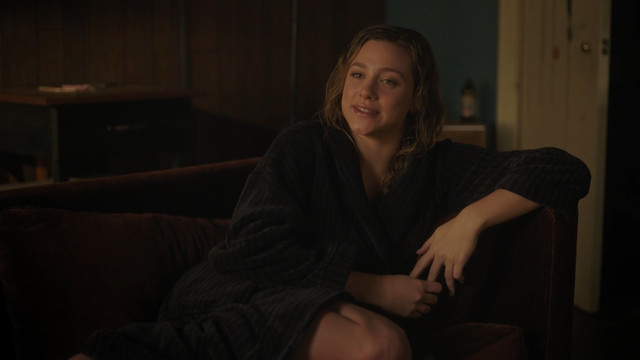 Lili Reinhart sexy – Riverdale s05e05 (2021)