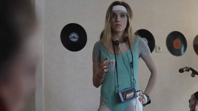 Adrienne von Mangoldt sexy, Franziska E. sexy – Girls (2014)