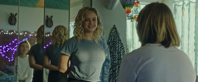 Katherine Langford sexy – Spontaneous (2020)