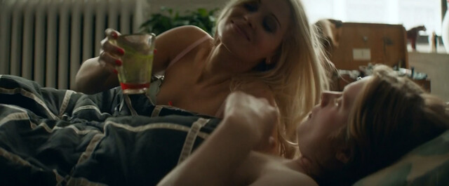 Amy Hargreaves nude, Olivia Luccardi sexy, Comfort Clinton sexy – Paint (2020)