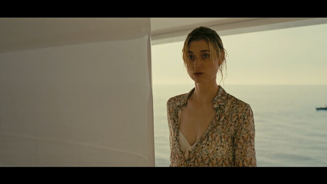 Elizabeth Debicki sexy – Tenet (2020)