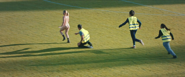 Eliane Iten nude , Mateja Mikusic nude , Simone Kern nude - Streaker (2017)