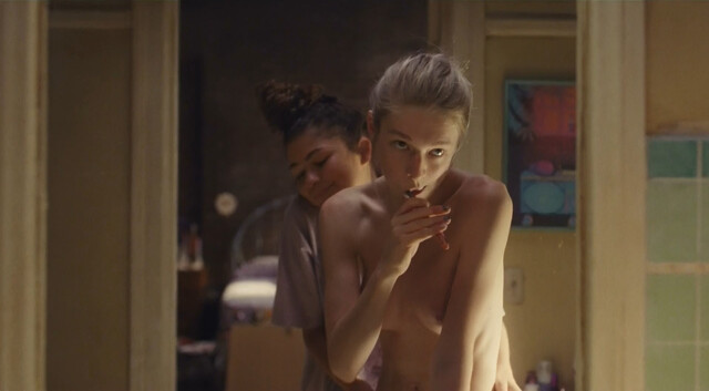 Hunter Schafer nude – Euphoria s01e00 (2020)