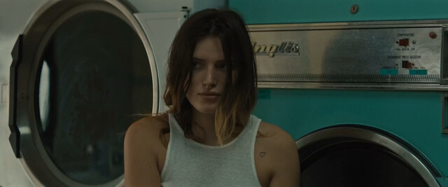 Bella Thorne sexy – Girl (2020)