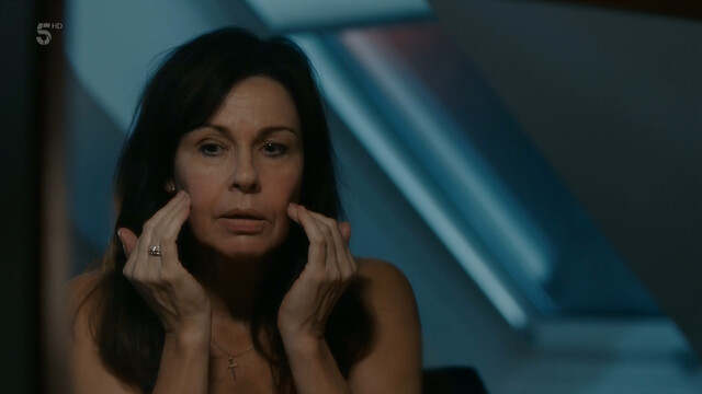 Julie Graham sexy – Penance s01e02 (2020)