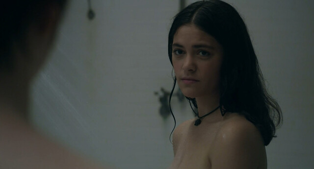 Maisie Williams sexy, Anya Taylor-Joy sexy – The New Mutants (2020)