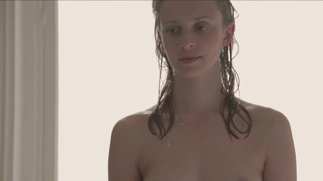 Elisa Sommet nude – Les provinces d'or (2012)