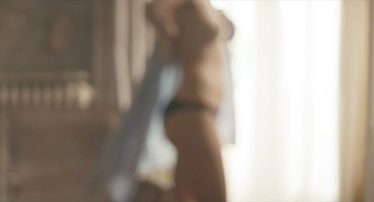 Cecile Cassel nude – Les filles du samedi (2011)