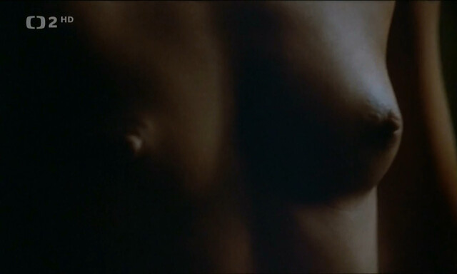 Mireille Darc nude – Les seins de glace (Someone Is Bleeding) (1974)