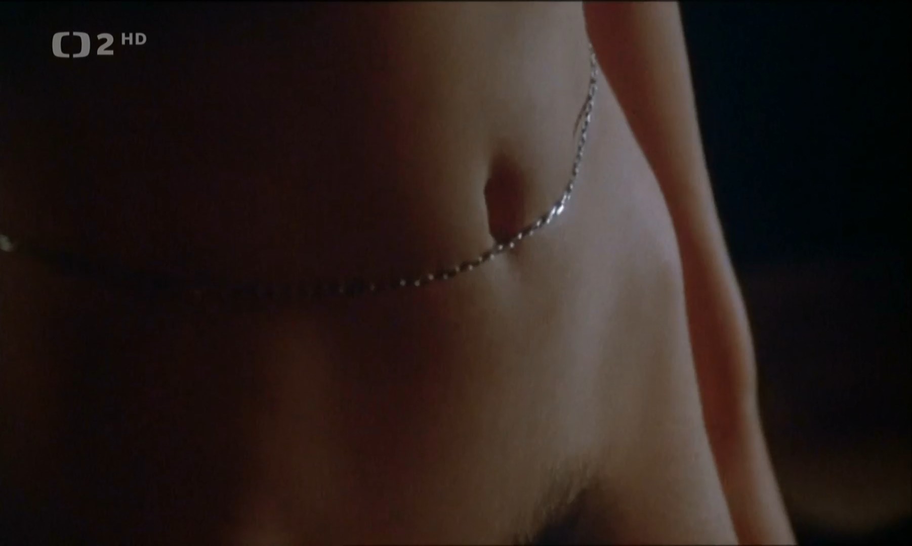 Mireille Darc nude – Les seins de glace (Someone Is Bleeding) (1974)