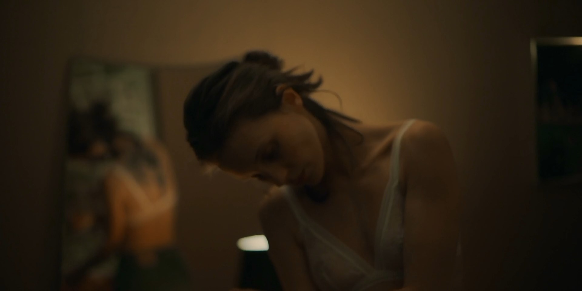 Marine Vacth sexy – Moloch s01e03-04 (2020)