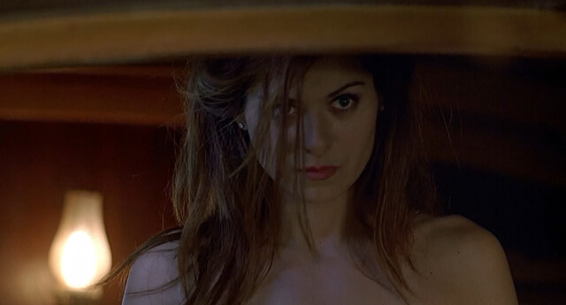 Debra Messing sexy – The Wedding Date (2005)