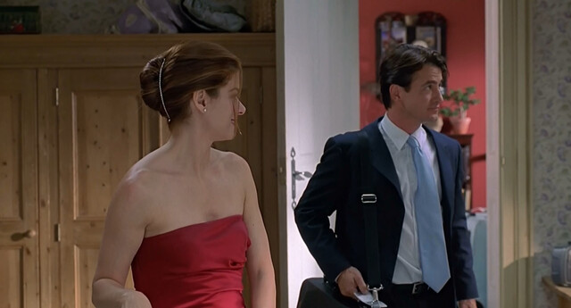 Debra Messing sexy – The Wedding Date (2005)