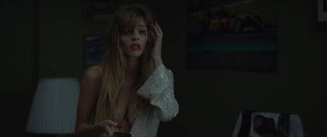 Samara Weaving sexy - The Valet (2022)