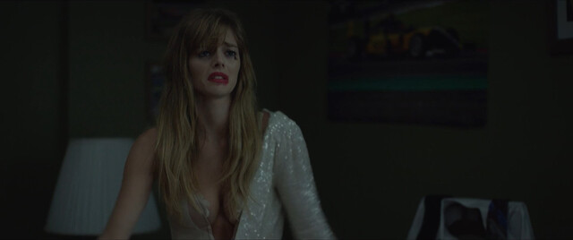 Samara Weaving sexy - The Valet (2022)