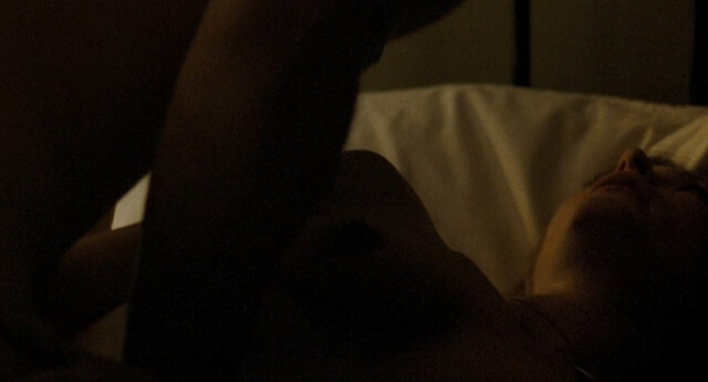 Gillian Anderson nude - Straightheads (2007)