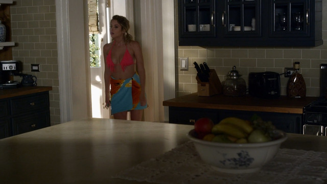 Ashley Benson sexy - Pretty Little Liars s03e01 (2012)