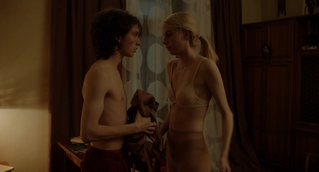 Yuliya Shul'eva sexy, Elena Morozova sexy – Pervyj sneg (2021)