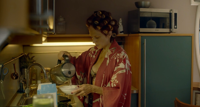 Yuliya Shul'eva sexy, Elena Morozova sexy – Pervyj sneg (2021)