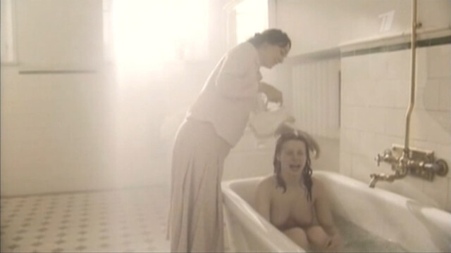 Anna Kapaleva nude - Dom obrazcovogo soderjaniya s01 (2010)