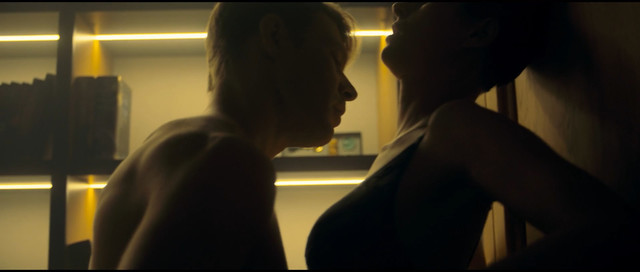 Marina Vorozhischeva sexy, Alyona Konstantinova sexy – Offline s01e01-02 (2021)