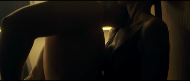 Marina Vorozhischeva sexy, Alyona Konstantinova sexy – Offline s01e01-02 (2021)