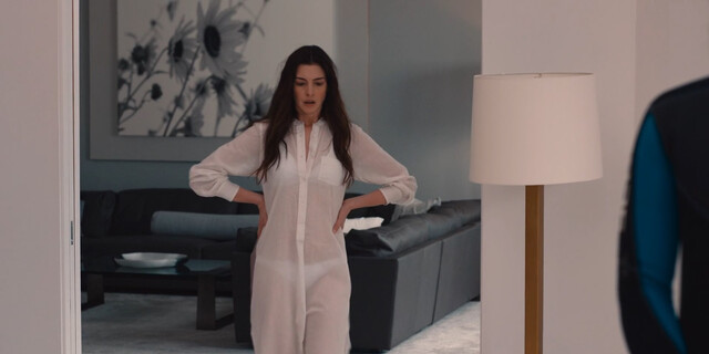 Anne Hathaway sexy - WeCrashed s01e06e08 (2022)