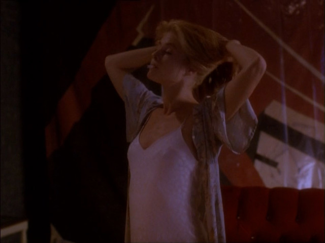 Linda Hamilton nude - Separate Lives (1995)