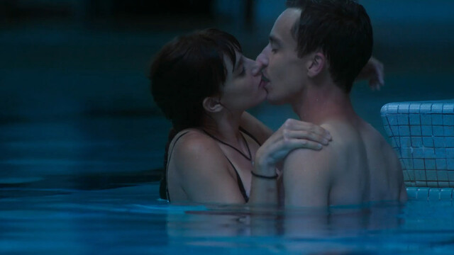 Aubrey Peeples sexy, Caroline Huey sexy – Heartthrob (2017)